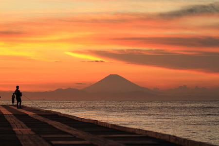 夏の夕日と富士山